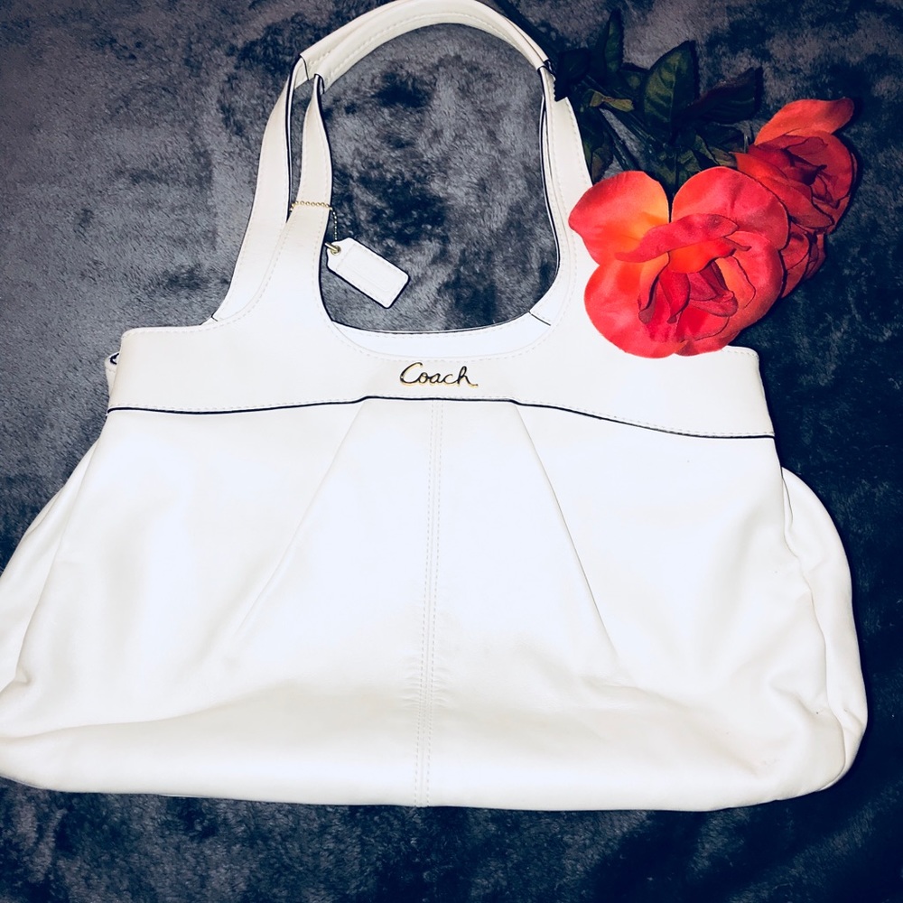 BEAUTIFUL GENTLY LOVED AUTHENTIC COACH HANDBAG